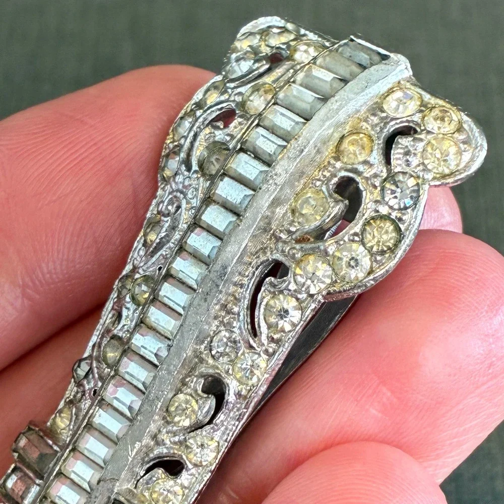 Vintage Art Deco Pot Metal Dress Clip Silver Tone Baguette Rhinestone 2.75